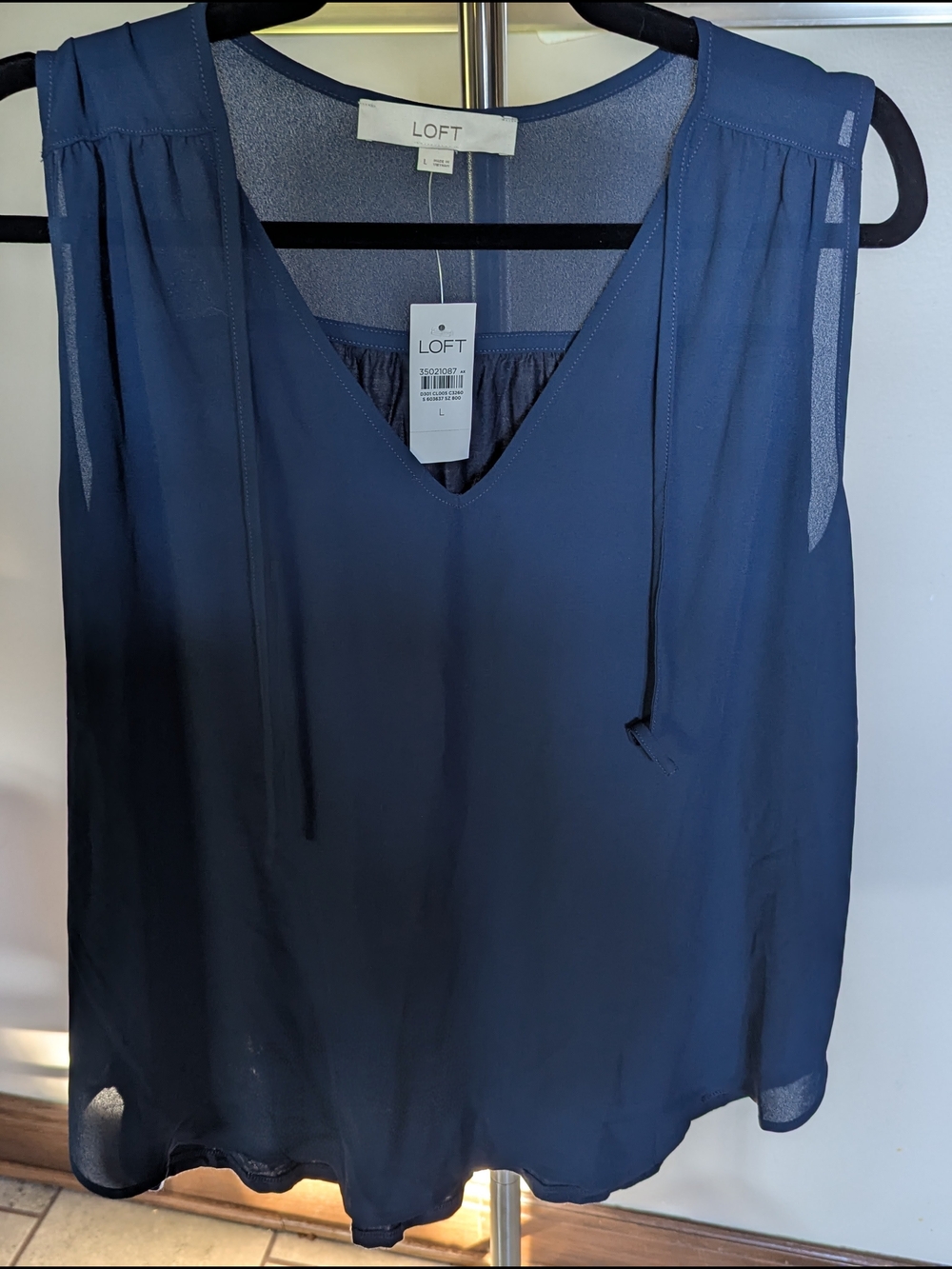 LOFT Navy Sleeveless V-Neck Chiffon Tank Size L $15